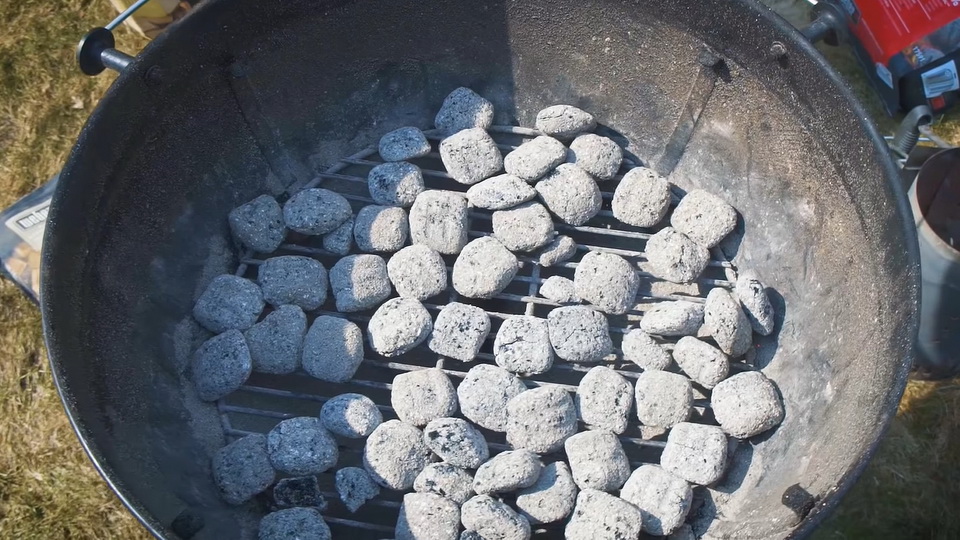 метод раскладки угля на решетке гриля