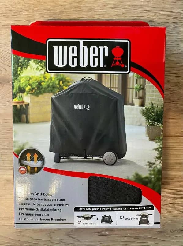 Чехол для гриля Weber Premium Q 3000 в упаковке