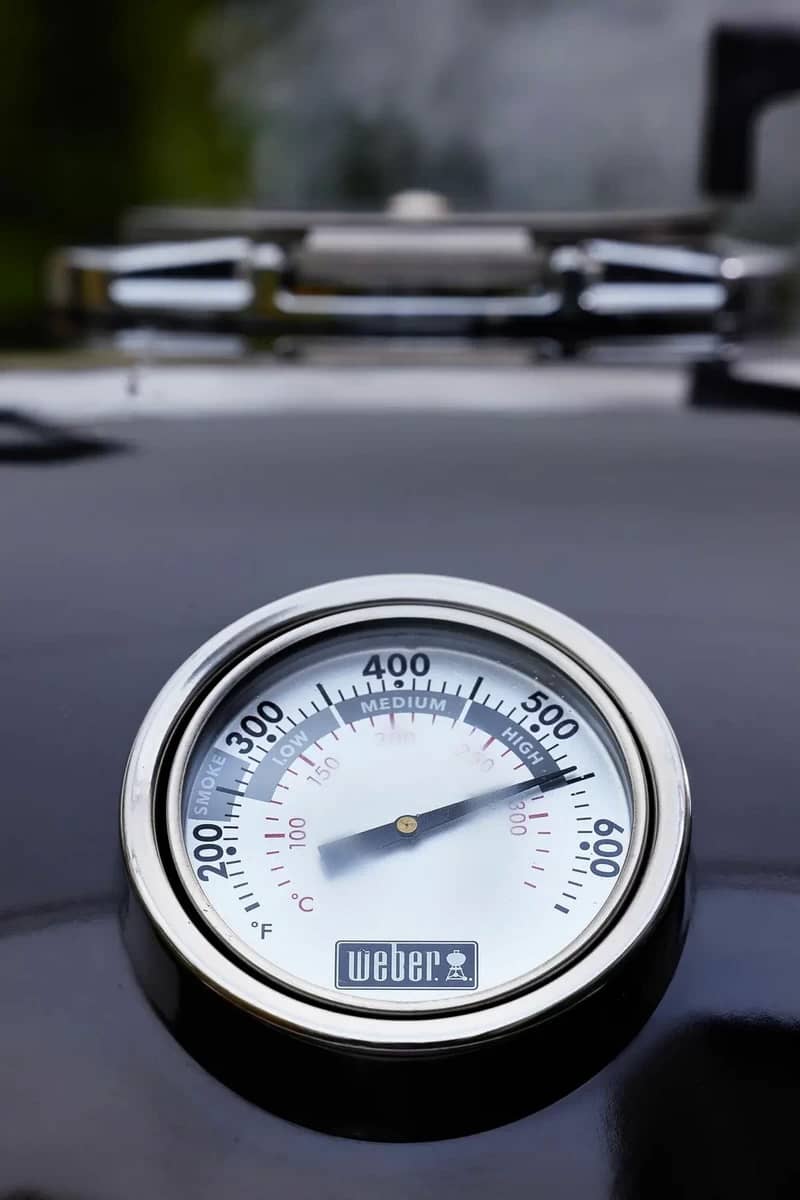 Термометр в гриле Weber Summit Kamado S6 61 см