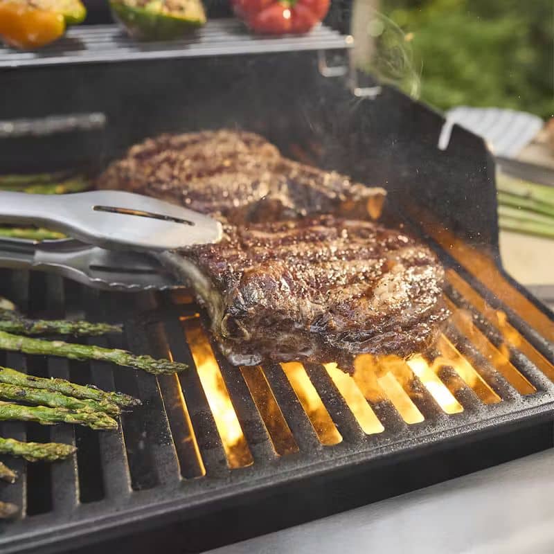 Приготовление мяса на гриле Weber Spirit EP-435 Приготовление мяса на гриле Weber Spirit EP-435