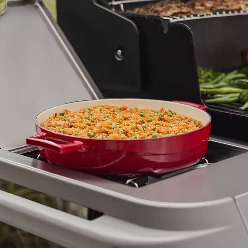 Приготовление соусов на гриле Weber Genesis E-335W Приготовление соусов на гриле Weber Genesis E-335W