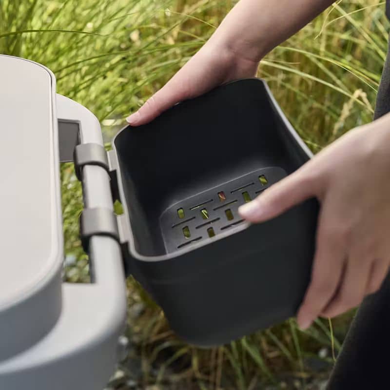 Подвешивание аксессуаров на столике гриля Weber Genesis E-335W Подвешивание аксессуаров на столике гриля Weber Genesis E-335W
