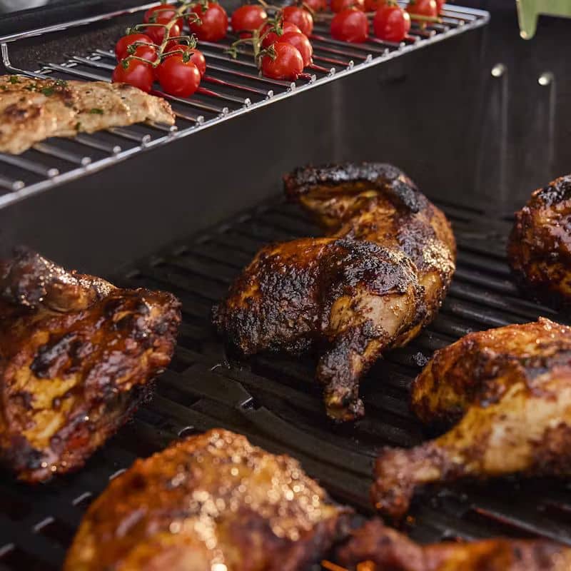 Приготовление птицы на гриле Weber Genesis E-335W Приготовление птицы на гриле Weber Genesis E-335W