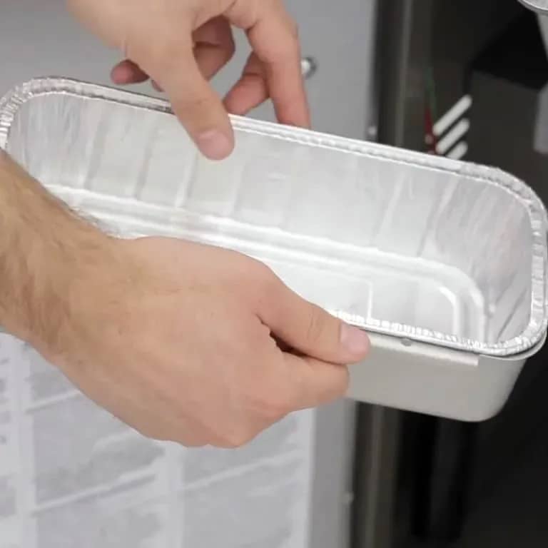 Сменные лотки для жира для гриля Weber, упаковка 10 шт Сменные лотки для жира для гриля Weber, упаковка 10 шт