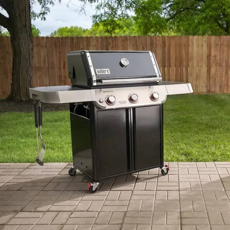 Газовый гриль Weber Genesis E-315 с крышкой Газовый гриль Weber Genesis E-315 с крышкой