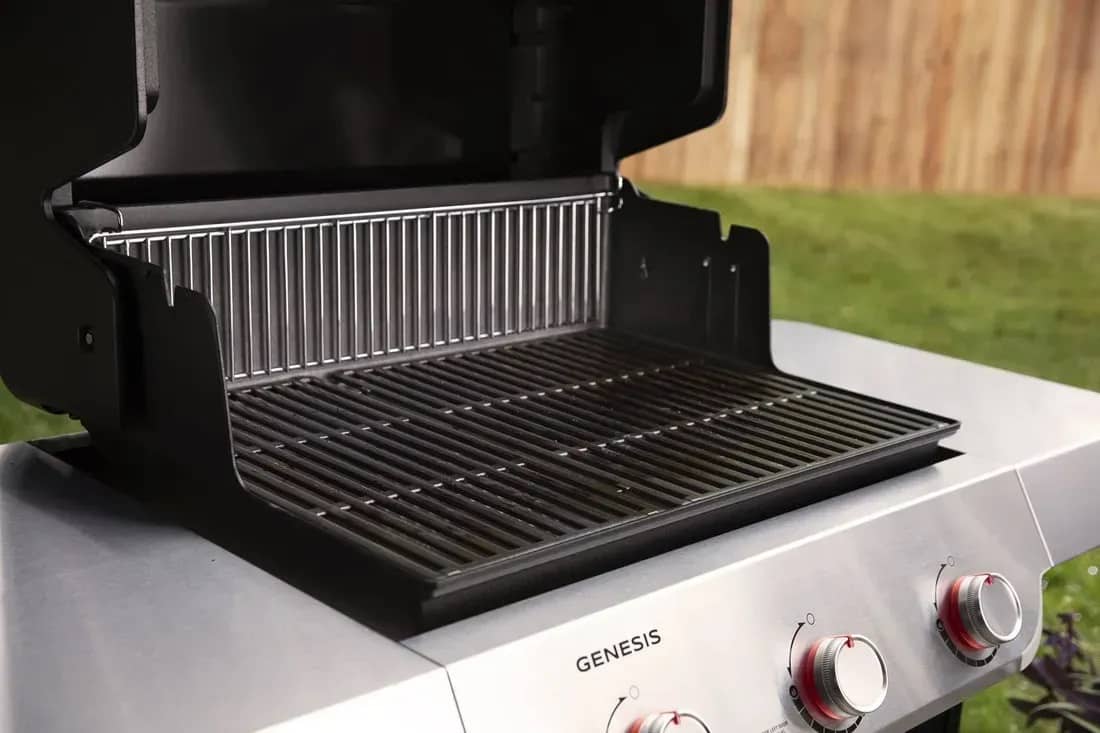 Газовый гриль Weber Genesis E-315 с чугунной решеткой Газовый гриль Weber Genesis E-315 с чугунной решеткой