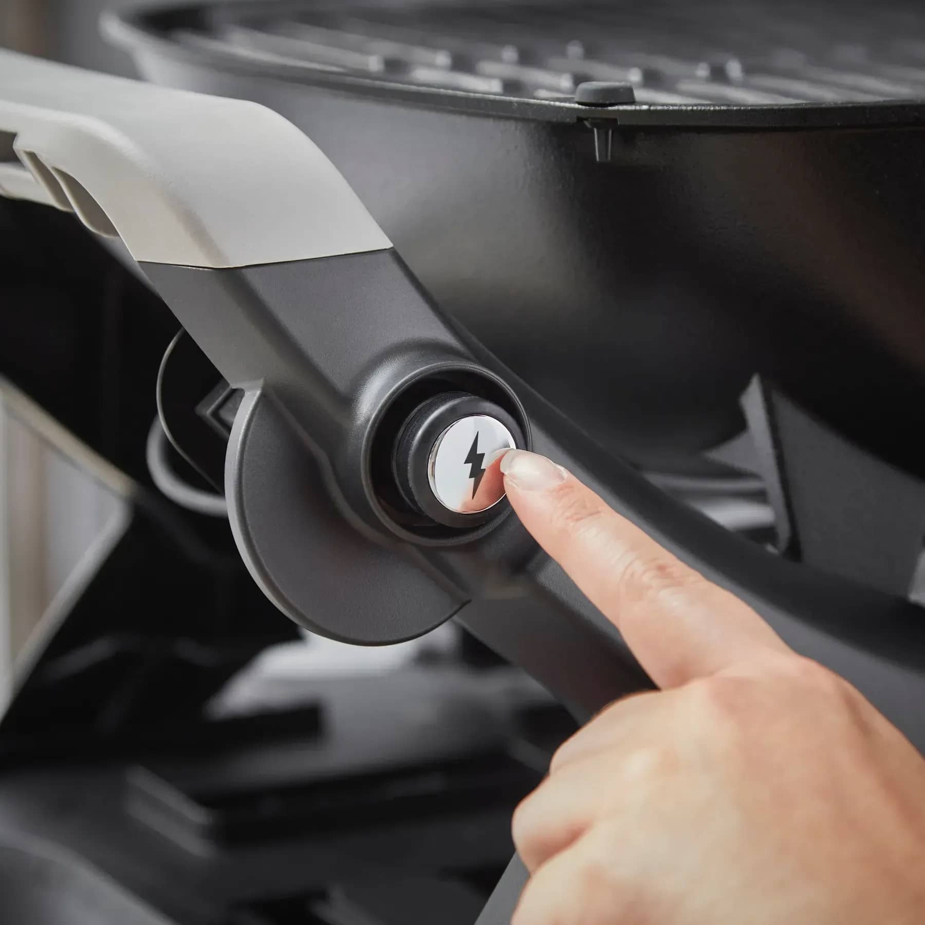 Газовый гриль Weber Q1200N с подставкой и электрическим поджигом Газовый гриль Weber Q1200N с подставкой и электрическим поджигом