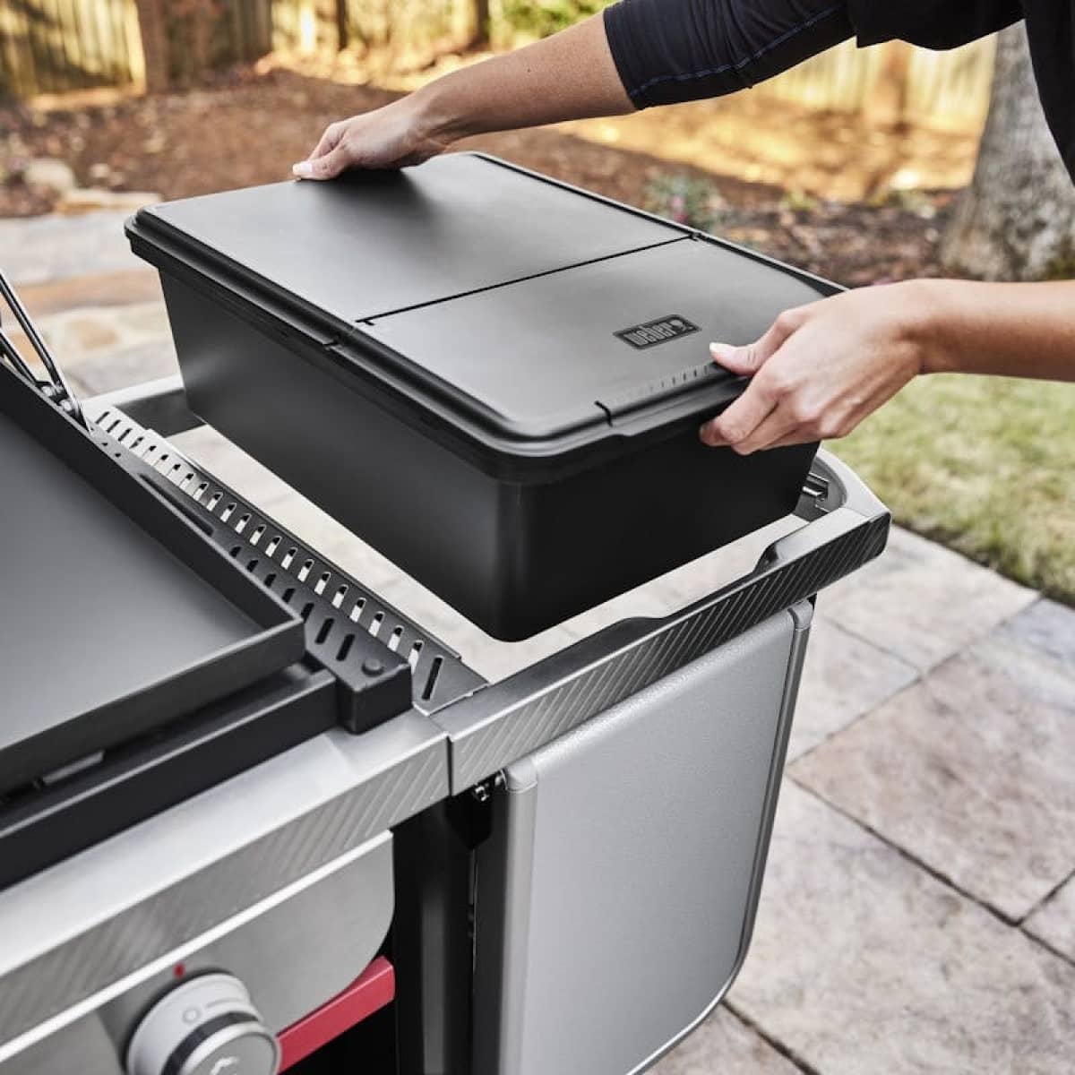 Контейнер Weber Slate с водозащитной крышкой для гриля Контейнер Weber Slate с водозащитной крышкой для гриля