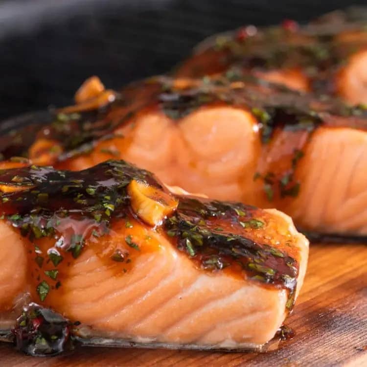 Приготовление рыбы на доске Weber Приготовление рыбы на доске Weber