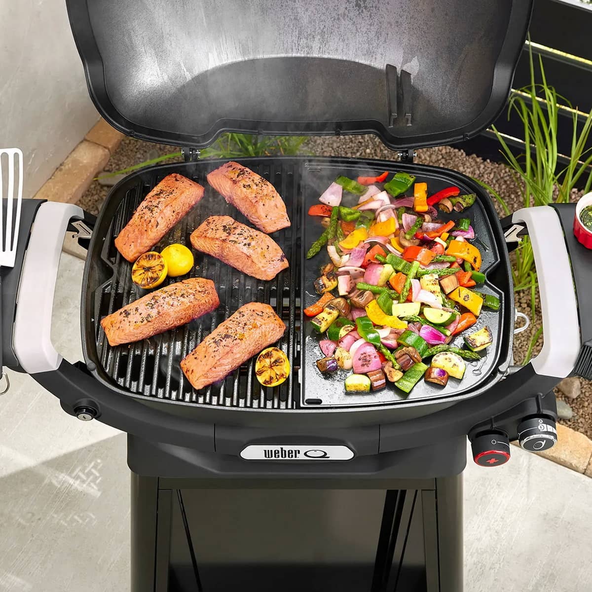 Половинчатый чугунный поддон Weber для газового гриля Q 3200N+ Половинчатый чугунный поддон Weber для газового гриля Q 3200N+