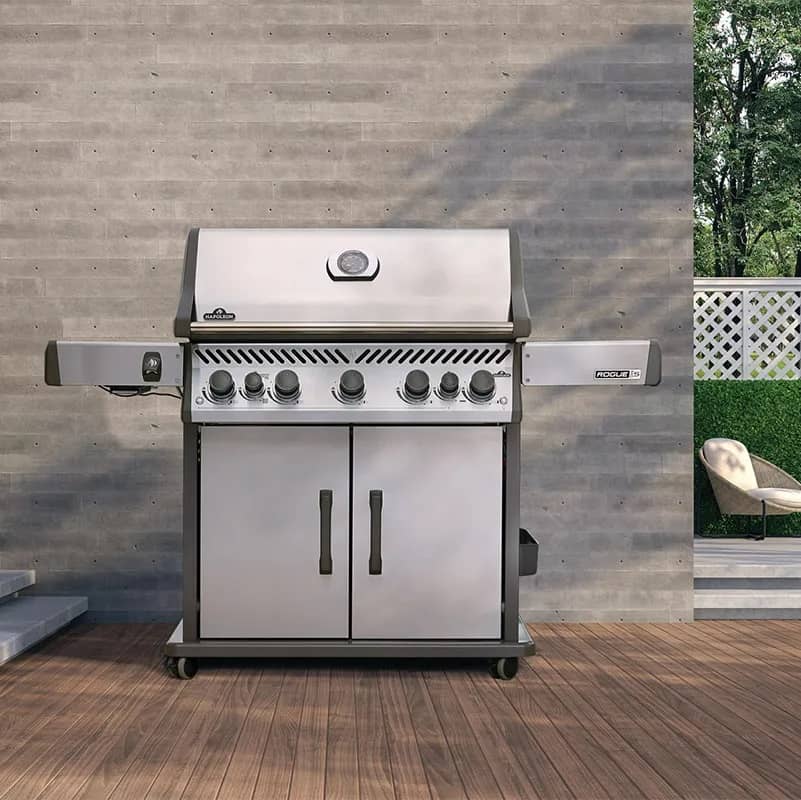 Гриль Napoleon Rogue Pro-S 625, общий вид Гриль Napoleon Rogue Pro-S 625, общий вид