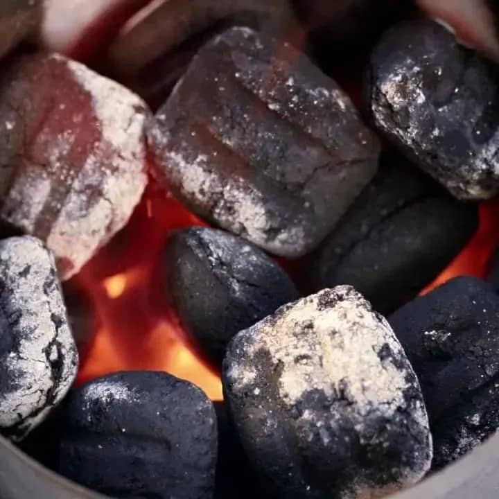 Брикеты угольные Weber 4 кг со стабильным горением Брикеты угольные Weber 4 кг со стабильным горением