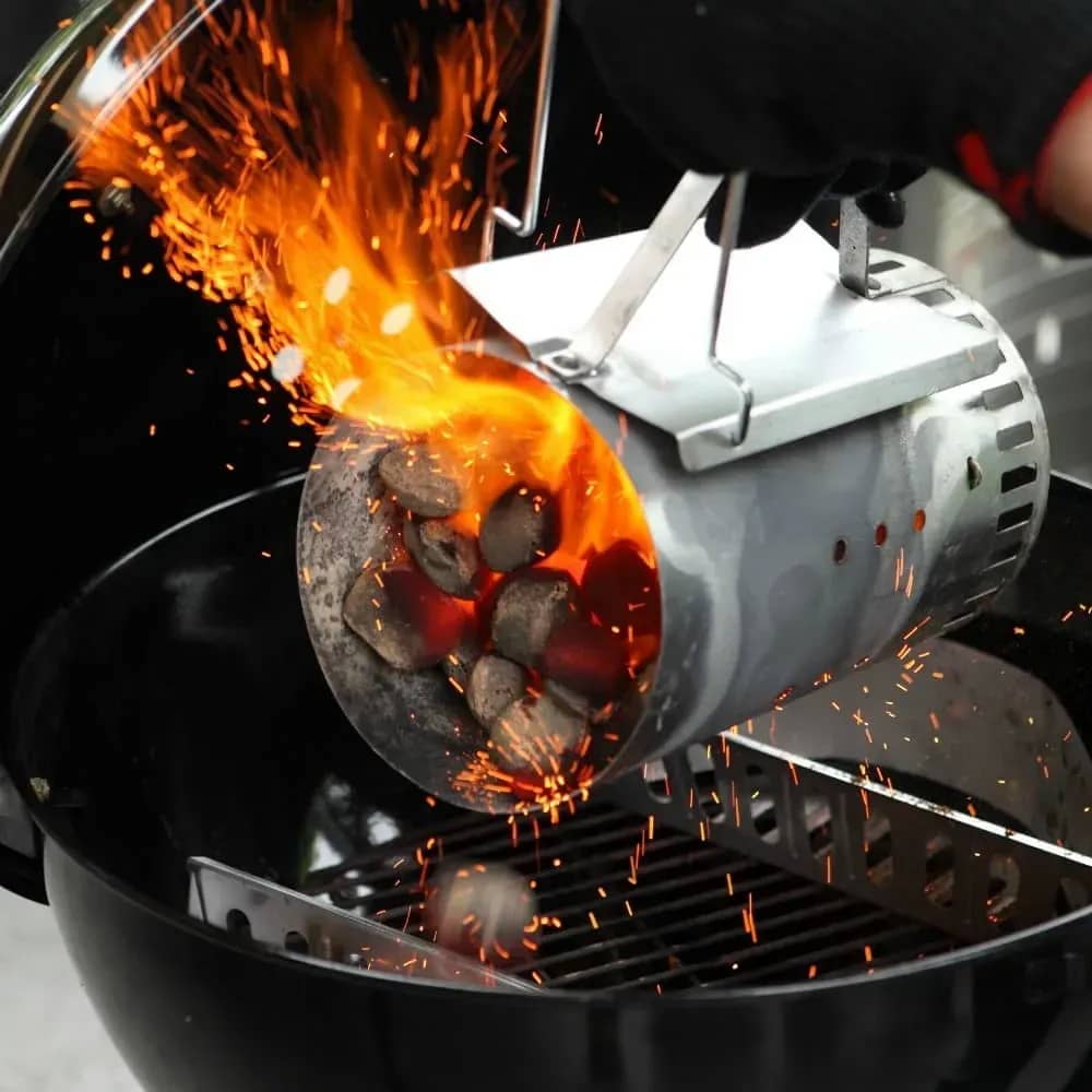 Розжиг брикетов Weber в стартере Розжиг брикетов Weber в стартере