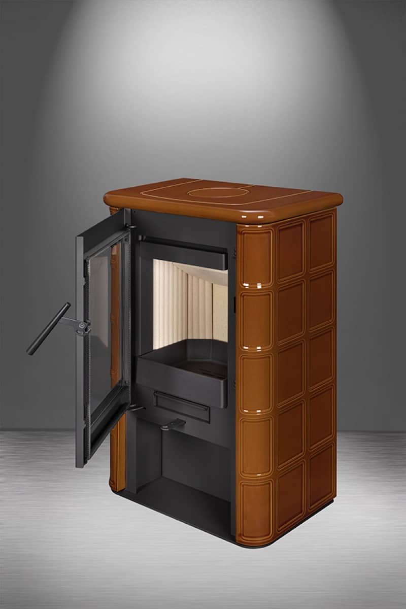 Печь-камин Romotop Siena N 02 с открытой дверцей Печь-камин Romotop Siena N 02 с открытой дверцей