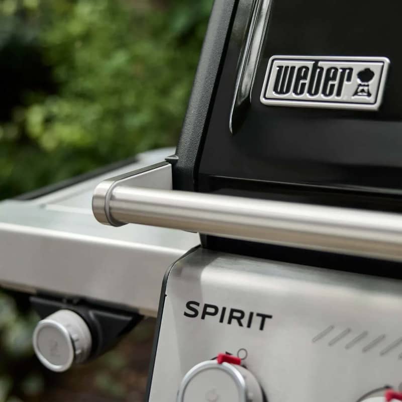 Газовый гриль Weber Spirit E-435 с крышкой Газовый гриль Weber Spirit E-435 с крышкой