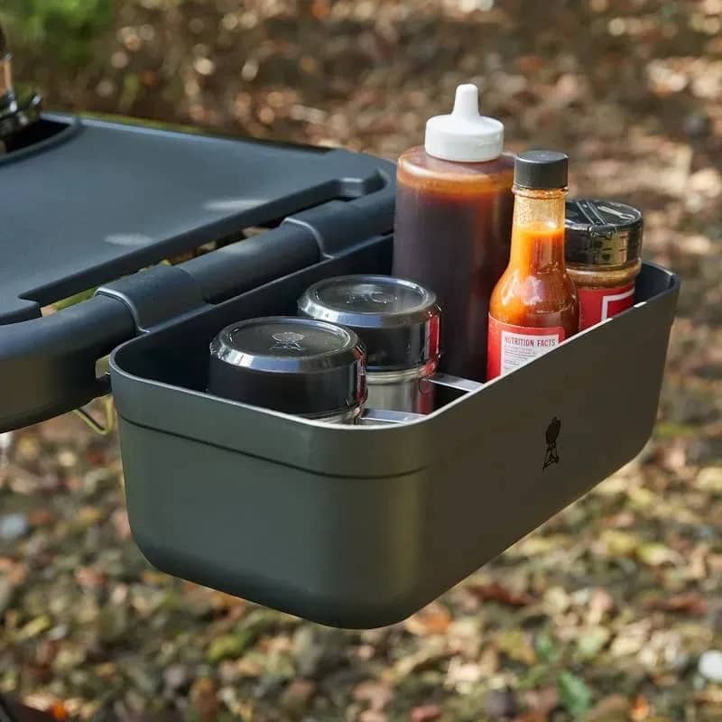Газовый гриль Weber Traveler LP Stealth Edition черный с боковым столиком для аксессуаров Газовый гриль Weber Traveler LP Stealth Edition черный с боковым столиком для аксессуаров