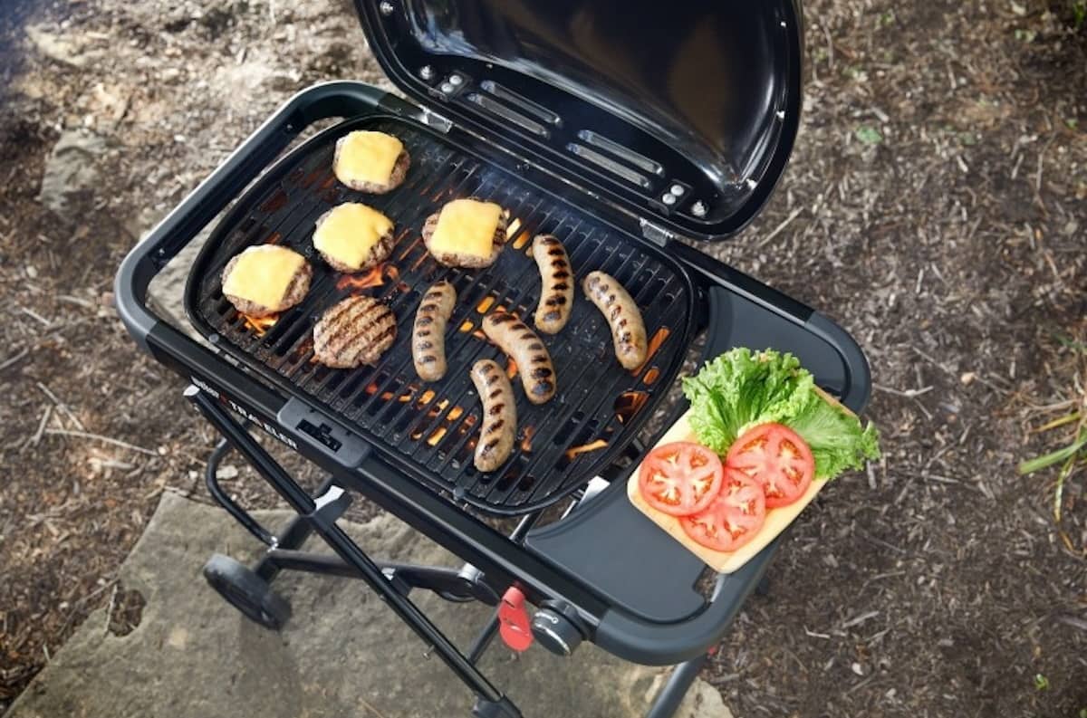 Газовый гриль Weber Traveler Compact для приготовления колбасок Газовый гриль Weber Traveler Compact для приготовления колбасок
