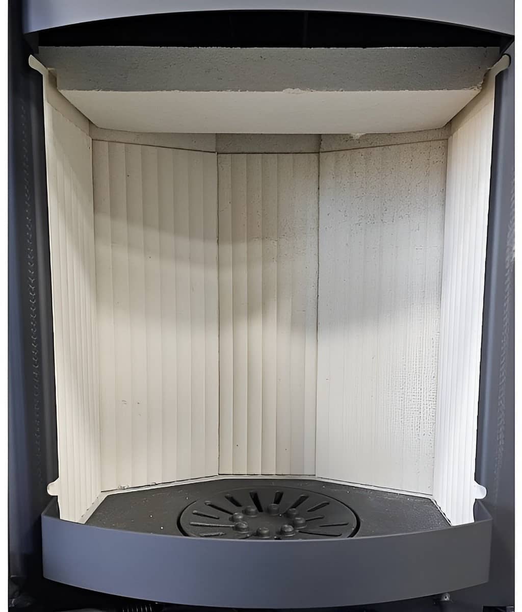 STROMBOLI G T 30 — панорамное стекло и камера сгорания STROMBOLI G T 30 — панорамное стекло и камера сгорания